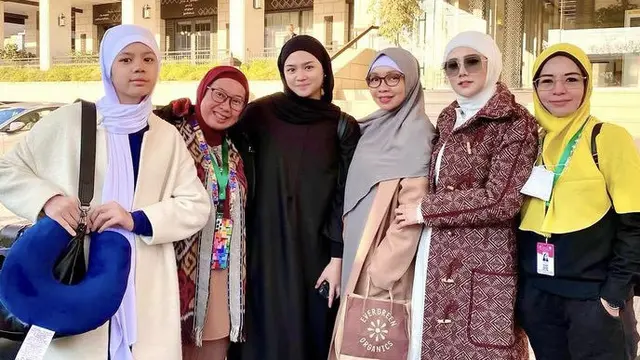 Tampilan Mulan Jameela,  (@mulanjameela1)