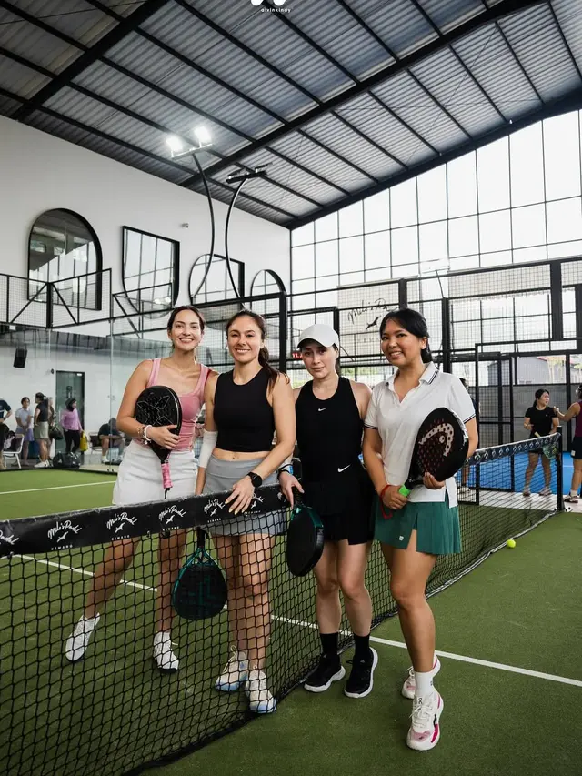 Potret Bugar Ibu Tiga Anak Nia Ramadhani dan Wulan Guritno Main Padel Bareng, Kompak Pamer Tubuh Atletis
