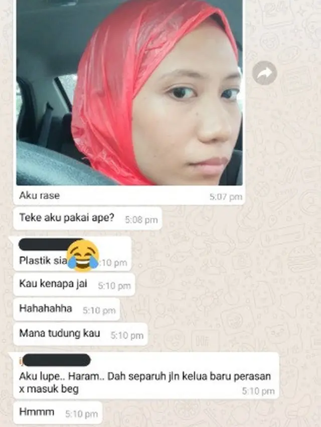 pakai hijab dari plastik
