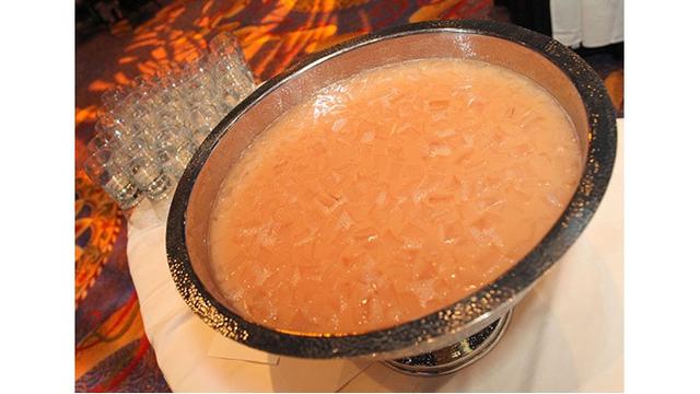 6 Potret Makanan Pernikahan Tak Sesuai Ekspektasi, Bikin Tamu Menyesal Kondangan