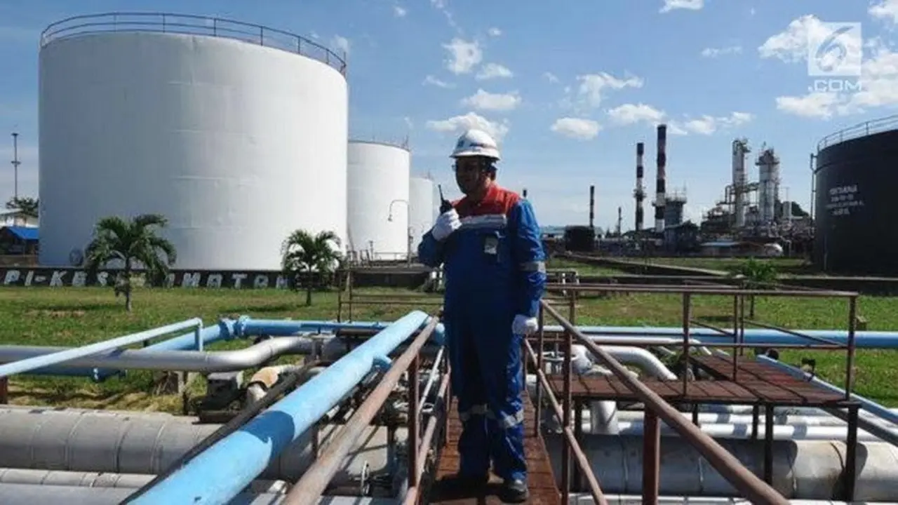Kilang minyak PT Pertamina.