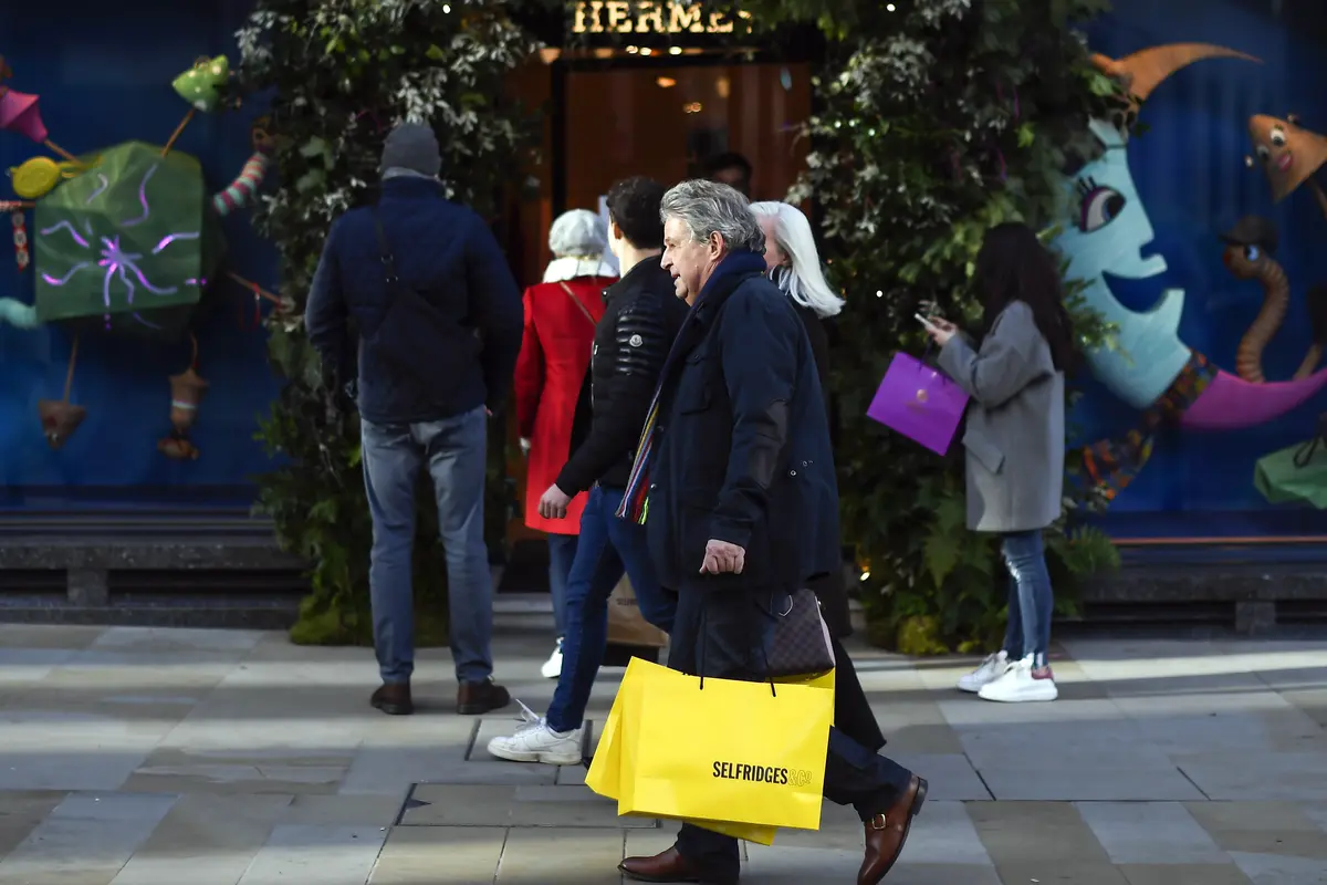 Warga London Kembali Ramaikan Jalanan