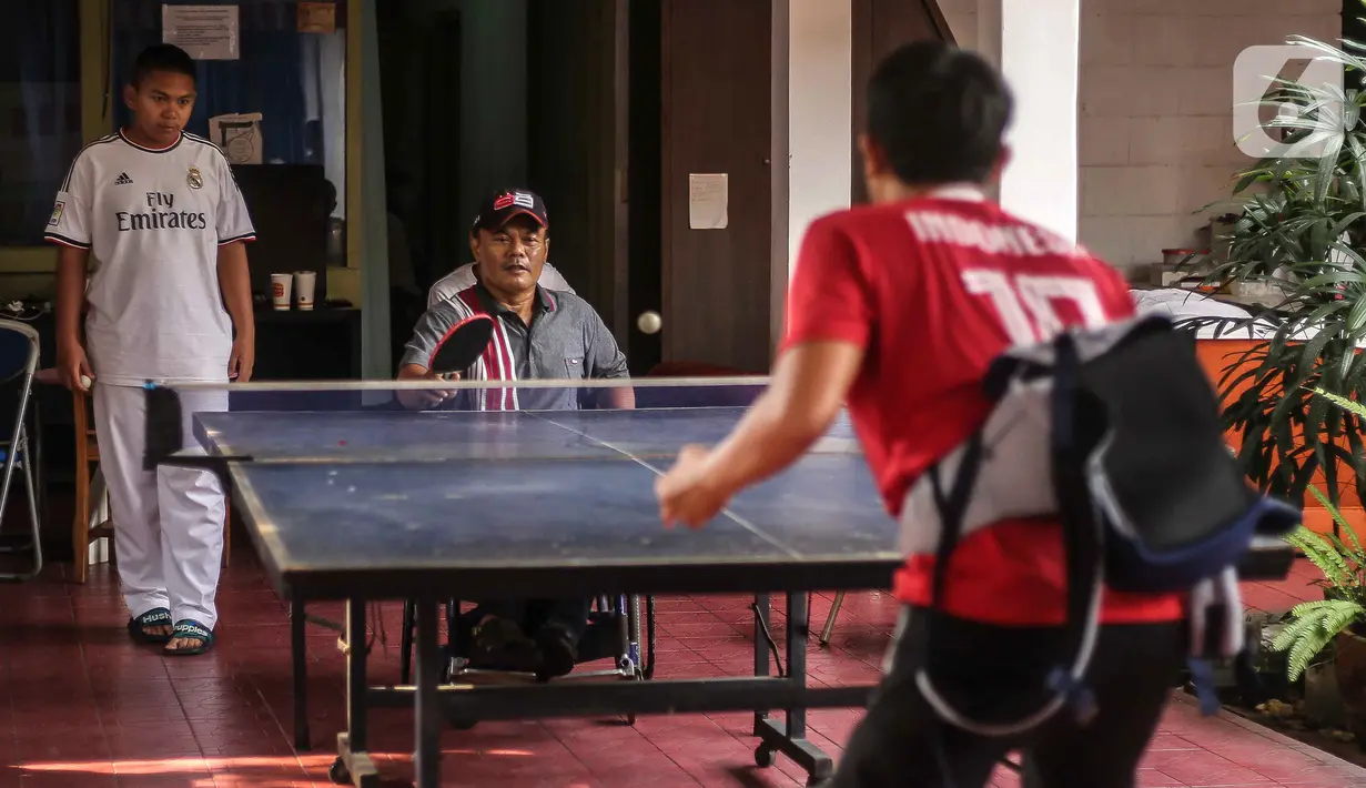 Adapun permainan yang dilombakan di antaranya adalah tenis meja, basket, hingga membawa kelereng di atas sendok yang digigit. (Liputan6.com/Faizal Fanani)