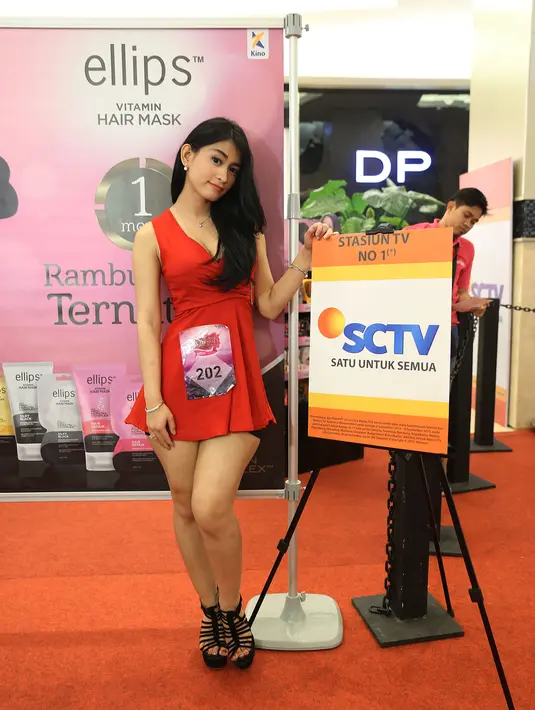 Tampil semaksimal mungkin agar terlihat sempurna di mata juri juga dilakoni sebagai  modal para wanita cantik ini untuk mendapatkan tiket ke tahap berikutnya. (Nurwahyunan/Bintang.com)