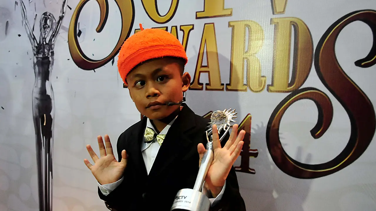 Menang SCTV Awards 2014, Sony Wakwaw Akan Operasi Mata?