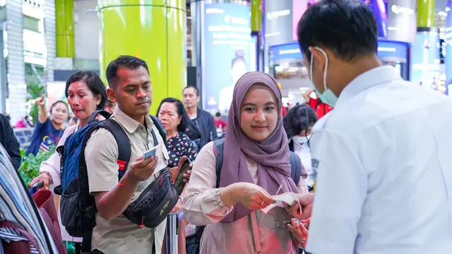PT KAI (Persero) menyiapkan diskon tarif kereta api jarak jauh (KAJJ) hingga 25 persen pada momen libur sekolah. KAI mengalokasikan 18.680 tempat duduk untuk berbagai perjalanan KA Jarak Jauh kelas eksekutif, bisnis, dan ekonomi dengan tarif diskon.