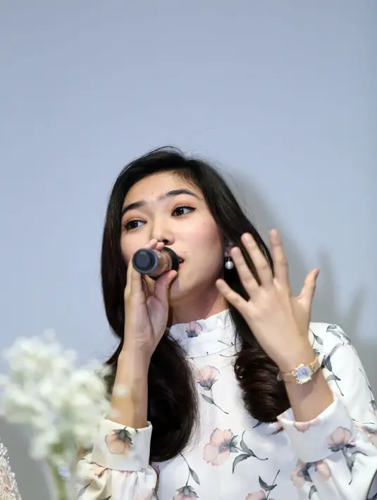 Ditemui di kawasan Mega Kuningan, Jakarta Selatan, Kamis (1/2/2018), Isyana mengatakan keinginannya menjadi Maestro Musik tidak pernah berubah sejak kecil. Meski belum sangat memahaminya, namun ia selalu menginginkannya. (Nurwahyunan/Bintang.com)