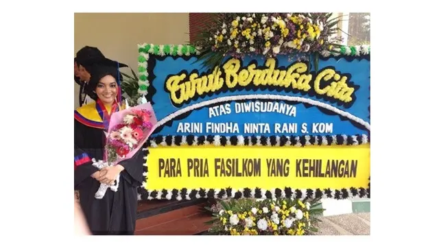 Spanduk Lucu Ucapan Wisuda Ini Nyeleneh dan Kreatif Abis