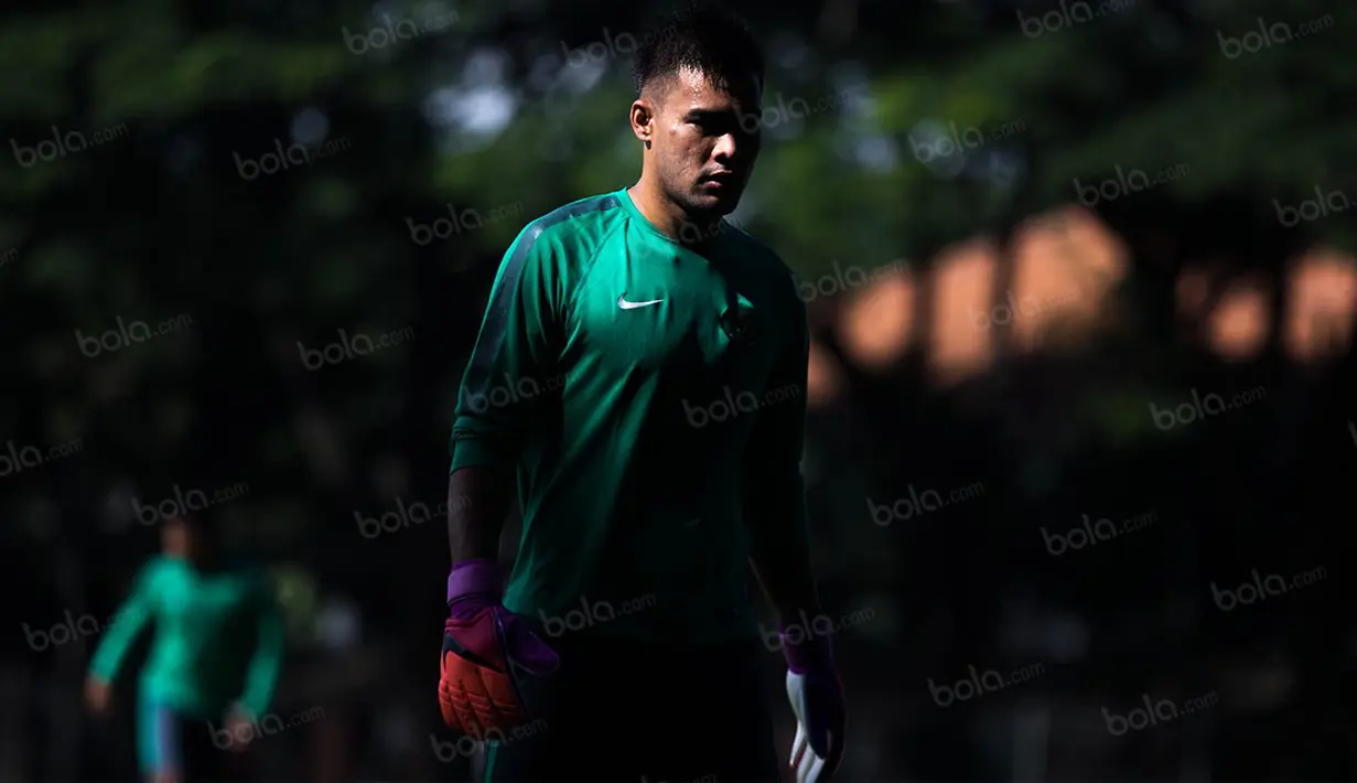 Andritany Ardhiyasa berlatih bersama timnas Indonesia di Lapangan Sekolah Pelita Harapan, Banten, Sabtu (29/10/2016). Latihan ini digelar untuk persiapan jelang Piala AFF, November mendatang. (Bola.com/Vitalis Yogi Trisna)  