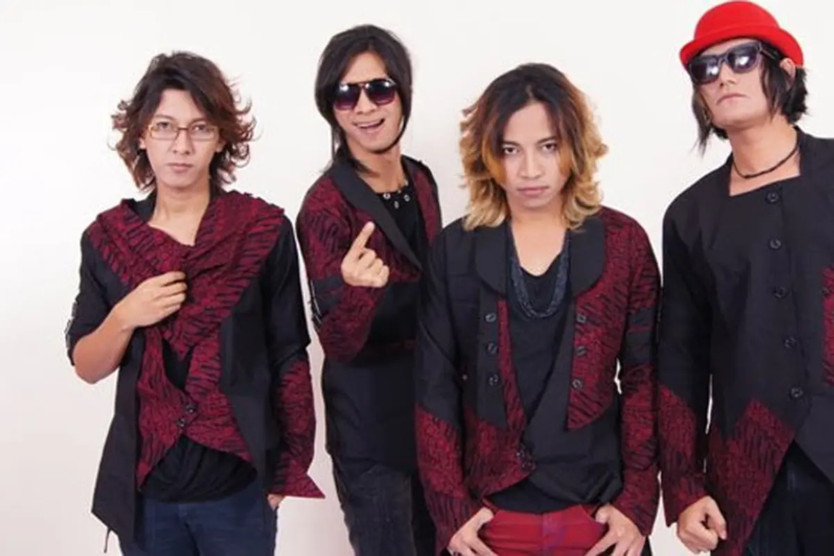 jrocks-peduli-lingkungan-130902b.jpg
