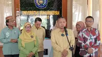 Rektor UMGO, Prof. Abdul Kadim Masaong saat memberikan keterangan resmi pada Konferensi Pers di Kampus Muhammadiyah Gorontalo (Arfandi Ibrahim/Liputan6.com)