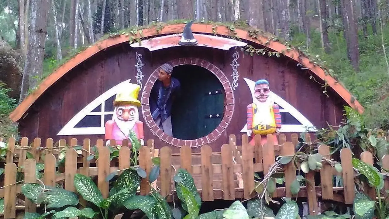 Keindahan Wisata Seribu Batu Songgo Langit dan Rumah Hobbit