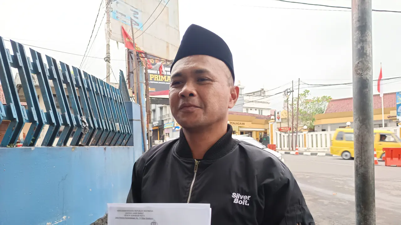 Nama anggota Bawaslu Kota Sukabumi Firman Alamsyah Abdi Negara masuk dalam daftar kredit macet. (Liputan6.com/Fira Syahrin)