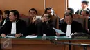 Tim kuasa hukum OC Kaligis saat mengikuti sidang praperadilan terhadap KPK di Pengadilan Negeri Jakarta Selatan, Senin (10/8/2015). Sidang tersebut ditunda karena pihak KPK tidak hadir. (Liputan6.com/Yoppy Renato)