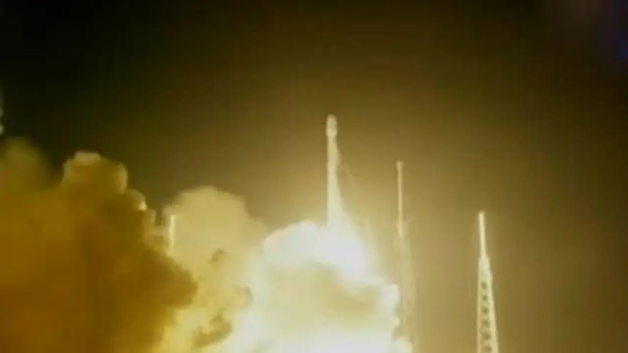 Segmen 3: Pesawat India Jatuh hingga Peluncuran Roket Falcon-9
