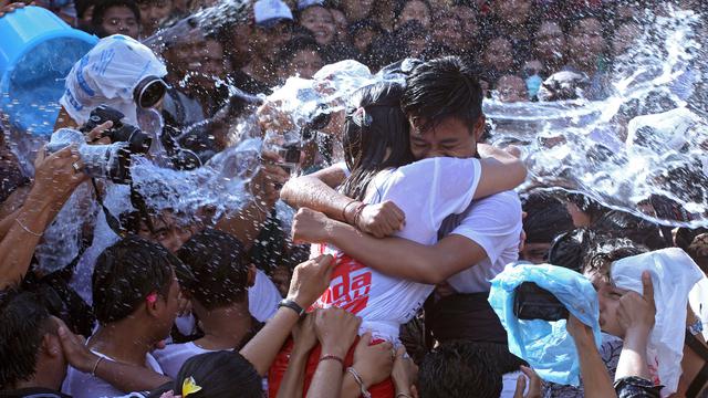 20170329-Muda-mudi Rayakan Tradisi Omed-omedan Setelah Hari Raya Nyepi-AP