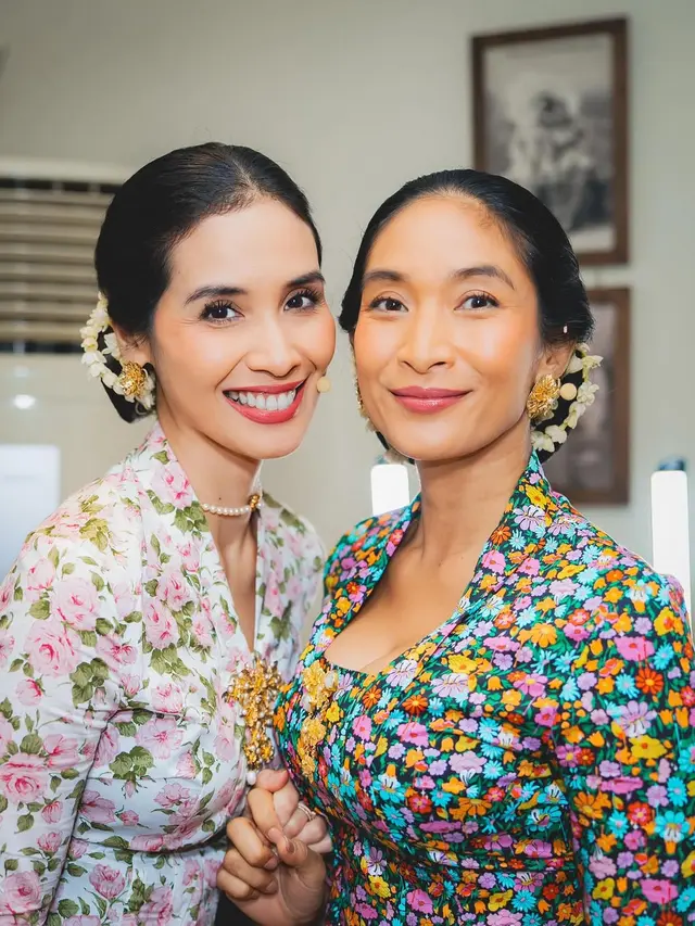 6 Potret Artis Tampil di Monolog 'Terbitlah Terang', Anggun dalam Balutan Kebaya