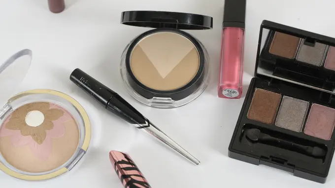 Simple, 5 Alat Makeup yang Selalu Digunakan Sehari-hari