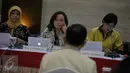 Pansel KPK mewawancarai calon pimpinan KPK, Mayjen TNI (Purn) Hendardji Soepandji pada wawancara tahap akhir di Gedung Sekretariat Negara, Jakarta, Selasa (25/8/2015). Hari ini, 7 orang capim menghadapi wawancara tahap akhir. (Liputan6.com/Faizal Fanani)