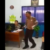 Polisi Joged Sambalado Bikin Pagi Semakin Ceria