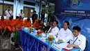 Kepala BNN Budi Waseso memberi keterangan jelang pemusnahan narkotika jenis sabu di lapangan parkir BNN, Jakarta, Senin (24/10). Sebanyak 32.710,50 gram atau 32 kg sabu yang berasal dari jaringan Medan berhasil dimusnahkan. (Liputan6.com/Gempur M Surya)