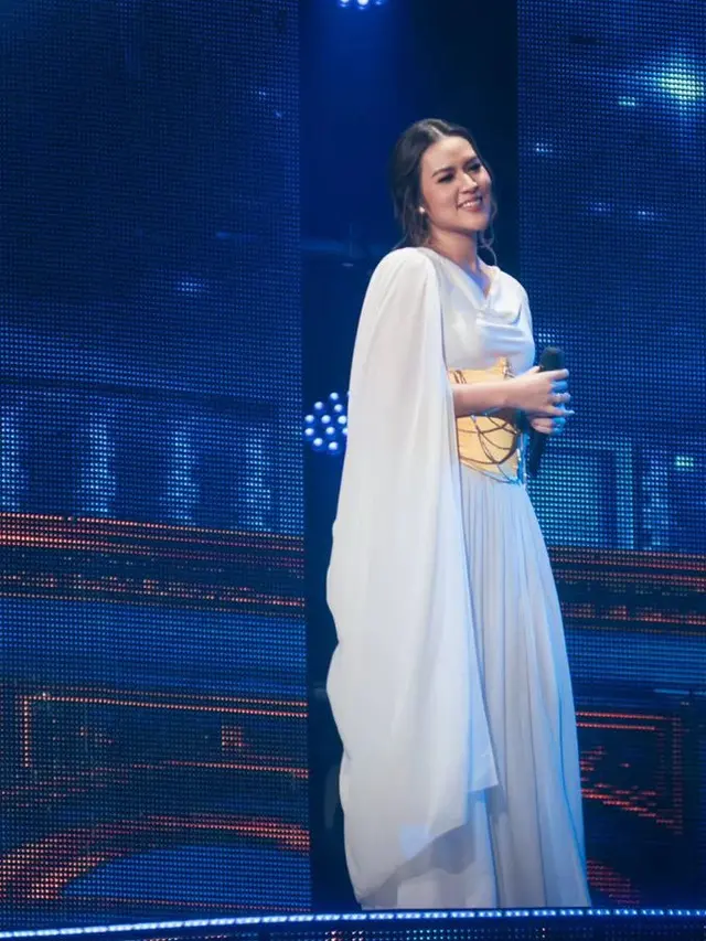 Raisa duet bersama Rhoma Irama. [@davianakbar]