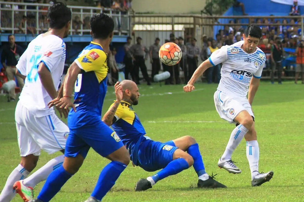 Persiba Balikpapan vs Arema Cronus