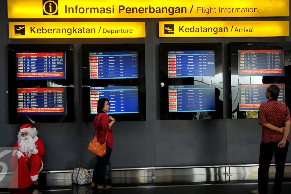 20151222-Jelang-Natal-Santa-Claus-Bagi-bagi-Coklat-Tangerang-FRS