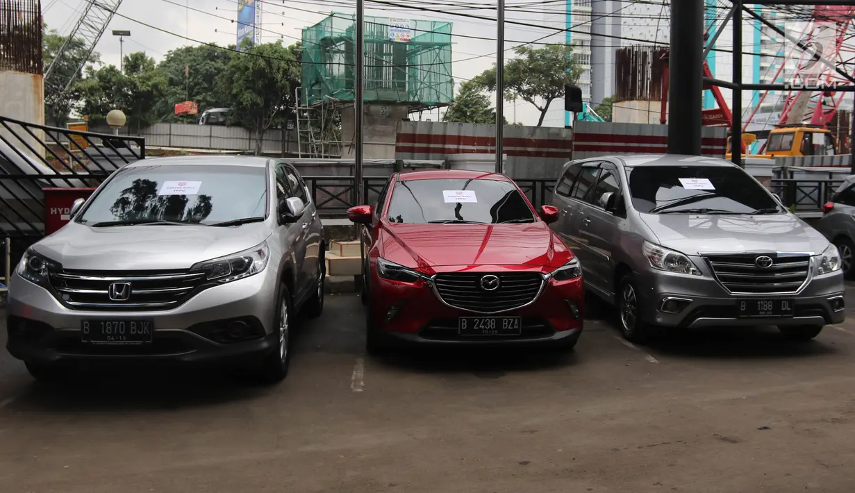 Barang bukti Tindak Pidana Pencucian Uang (TPPU) narkotika saat rilis di kantor BNN, Jakarta, Selasa (26/1). Modus yang digunakan adalah memakai enam perusahaan fiktif untuk bertransaksi keuangan dari beberapa bandar narkoba. (Liputan6.com/Arya Manggala)
