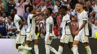 Pemain Real Madrid merayakan gol yang dicetak Jude Bellingham ke gawang Osasuna pada pekan ke-8 Liga Spanyol di Bernabeu (AFP)