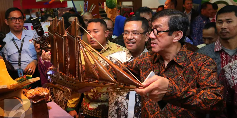 20160419- Yasonna Laoly dan Saleh Husin Kunjungi Pameran Produk Unggulan Narapidana Tahun 2016-Jakarta- Angga Yuniar