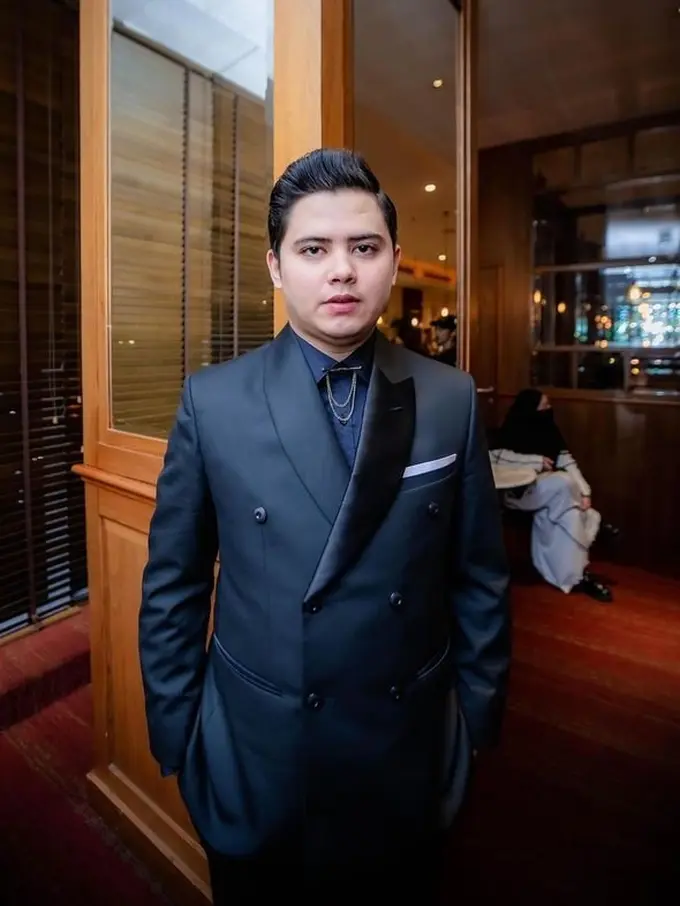 7 Potret Terbaru Aliando Syarief yang Disebut Mirip Erick Thohir, Bikin Pangling