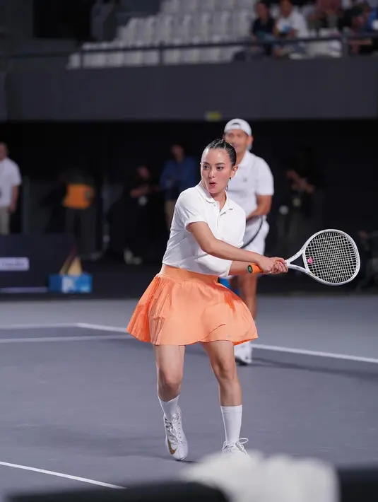 Ibnu Jamil dan Ririn Ekawati main tenis [Instagram/ibnujamilo]