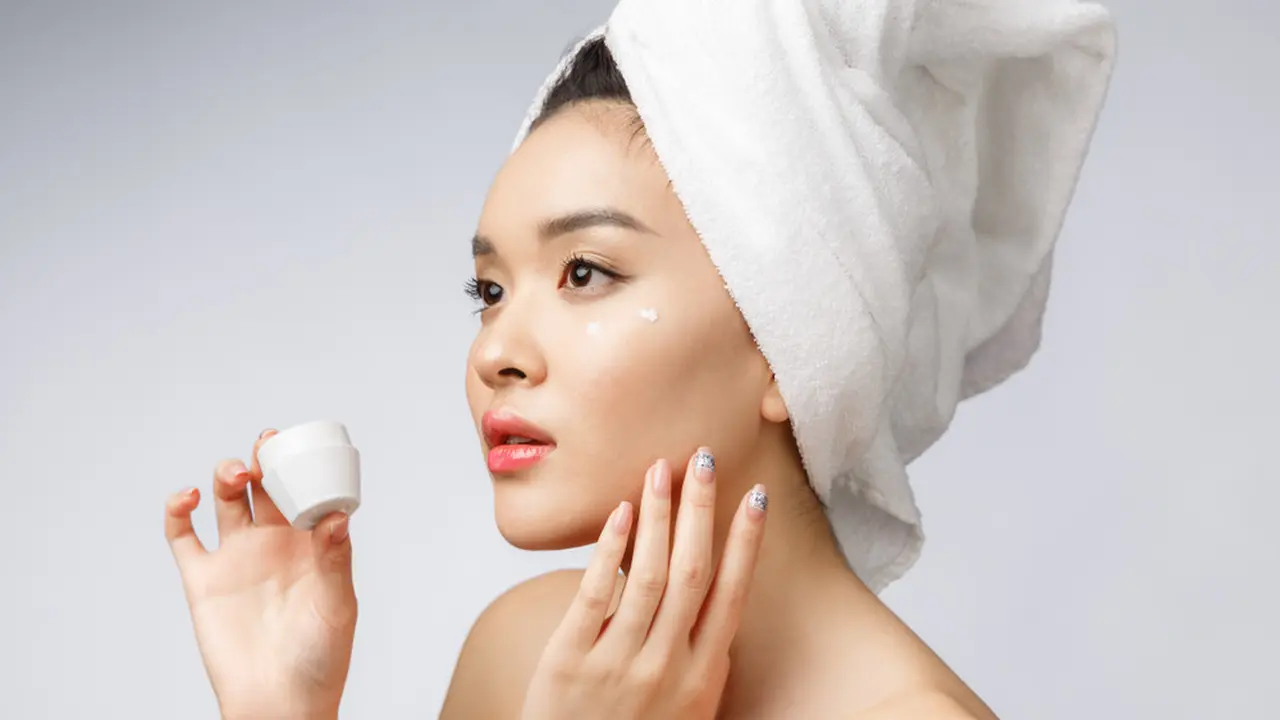 Beda Day Cream vs Night Cream yang Wajib Kamu Tahu, Perlu Pakai