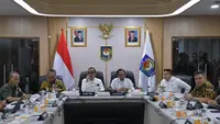 Seskab Teddy Rapat dengan Mendagri Tito, Bahas Rehabilitasi Pascabencana Sumatera
