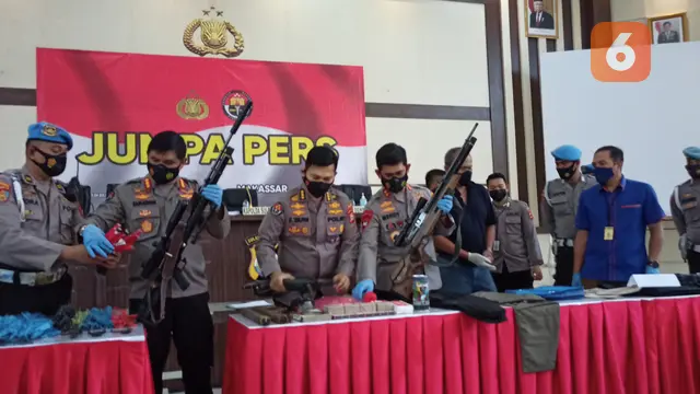 Barang bukti para terduga teroris yang ditangkap di Sulsel (Liputan6.com/Fauzan)