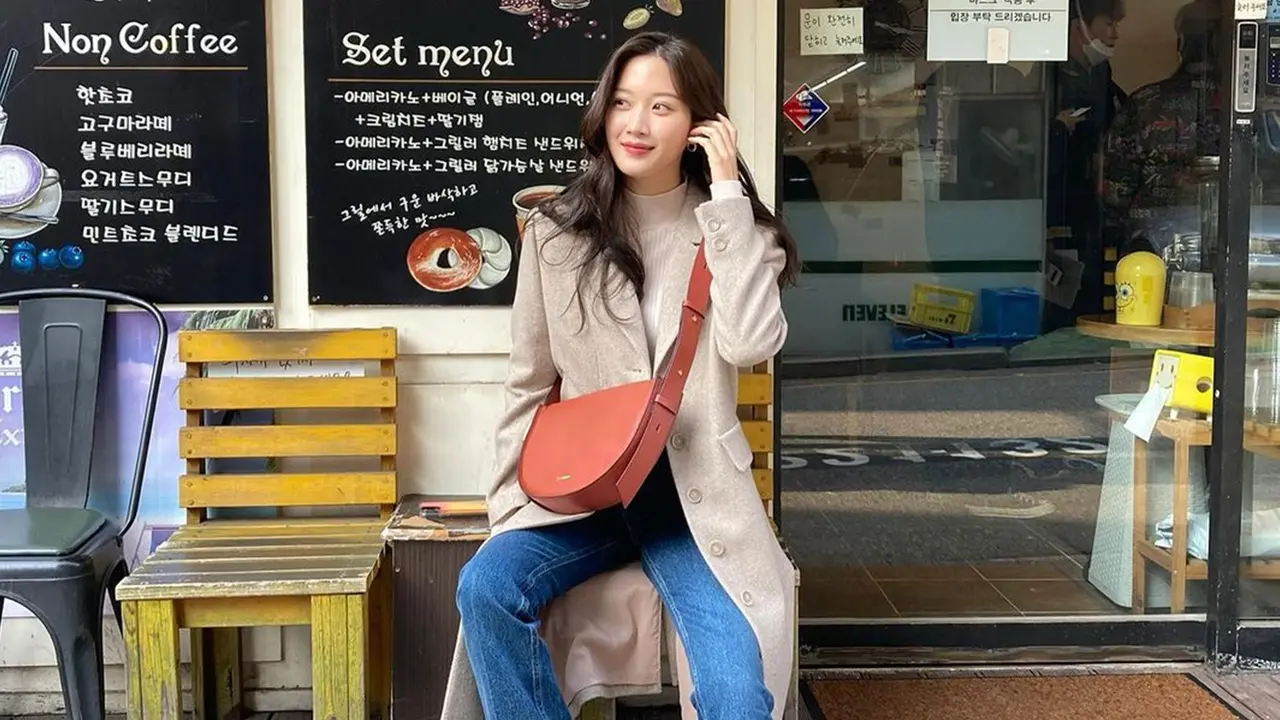 FOTO: Gaya OOTD Casual Moon Ga Young, Tetap Stylish