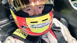 Rio Haryanto di kokpit mobil MRT05 bernomor 88 Manor Racing jelang tes pramusim di Sirkuit Catalunya, Barcelona, Spanyol, Rabu (24/2/2016).  (Twitter/Rio Haryanto)