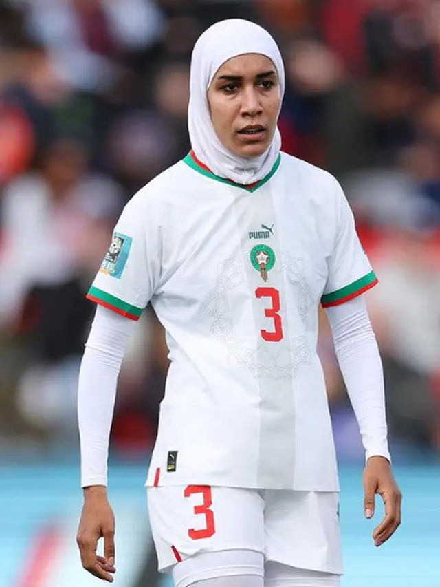 7 Potret Nouhaila Benzina, Pemain Pertama Berhijab di Piala Dunia Sepak Bola Wanita 2023