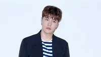 Lee Hyun Perpanjang Kontrak dengan BIGHIT MUSIC usai 19 Tahun Bersama