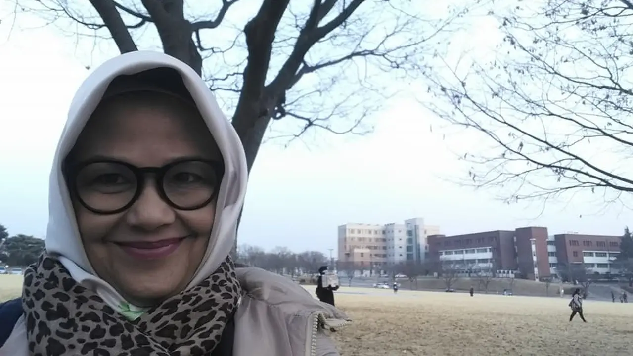 Rachmita Harahap rela bolak balik Jakarta Bandung untuk mengajar dan kuliah S3 (dok. Rachmita Maun Harahap)