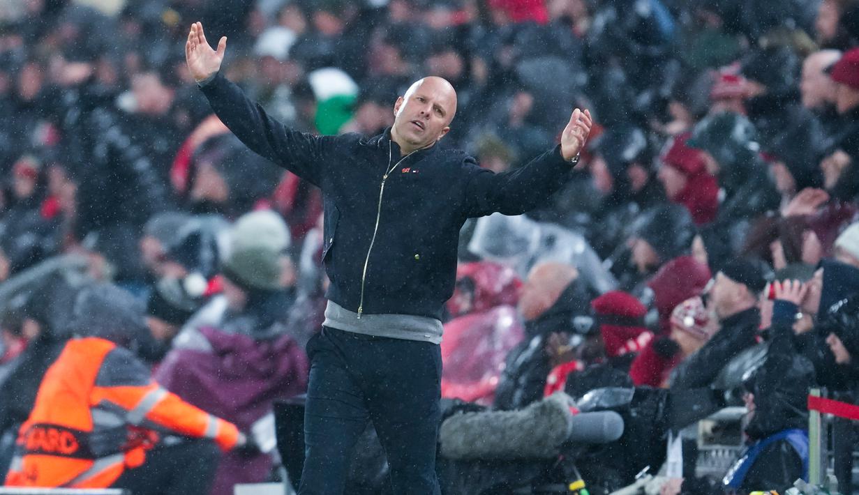 Laga berjalan sengit sejak awal, dengan Liverpool tampil agresif demi mengejar defisit dua gol dari leg pertama. Namun, ketajaman lini depan PSG menjadi pembeda, terutama lewat penampilan Ousmane Dembele. (AP Photo/Jon Super)