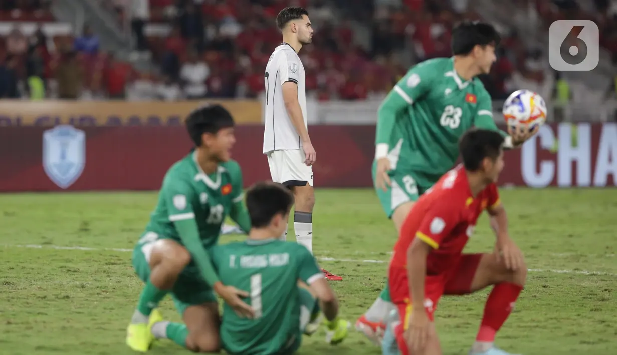 Hingga akhir pertandingan tidak ada lagi gol tercipta. (Liputan6.com/Helmi Fithriansyah)