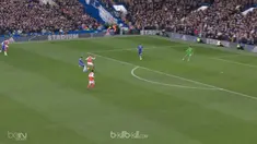 Berita video gol Cesc Fabregas pada menit 85 buat Arsenal semakin tertinggal dari Chelsea. This video presented by Ballball.