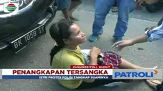 Suaminya ditangkap polisi karena diduga edarkan narkoba, wanita ini marah dan mengamuk di tengah jalan.