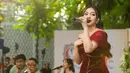 Naura Ayu sukses jadi Snow White sehari dengan gaun merah yang super megah [@naura.ayu]