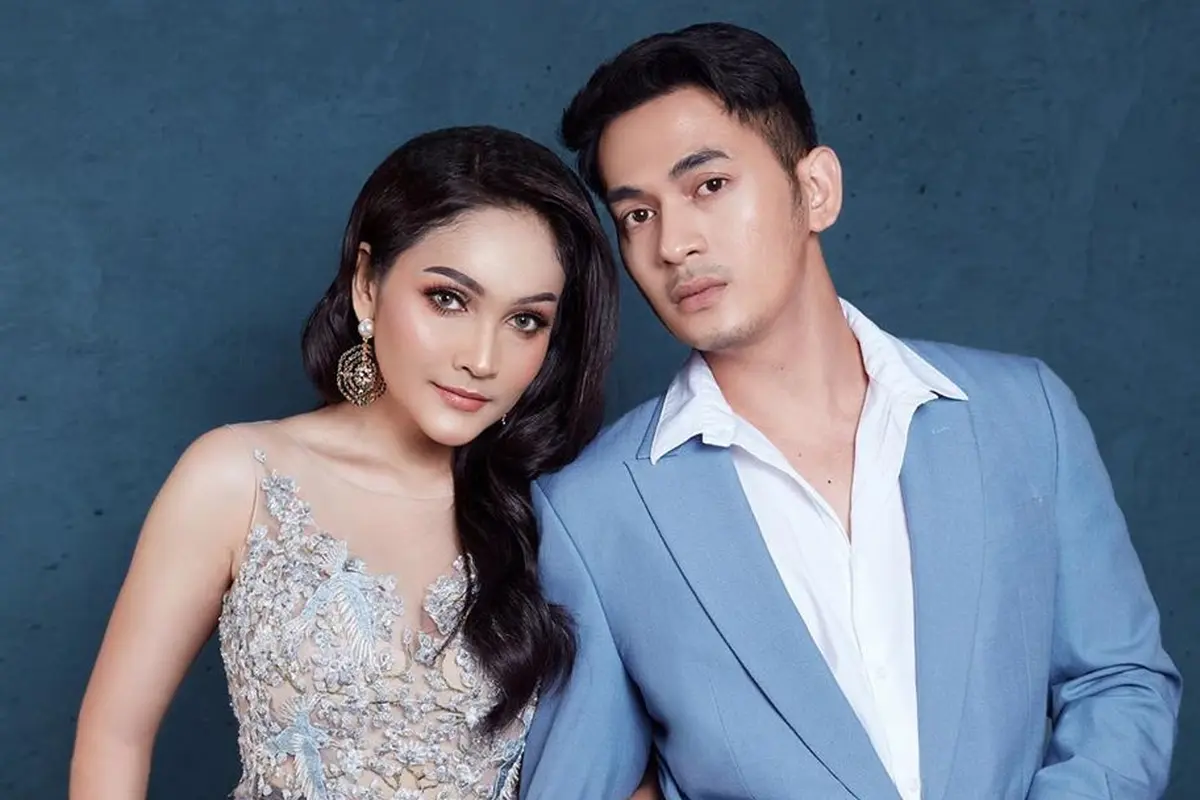 6 Momen Kemesraan Ichal Muhammad dengan Dafina Jamasir Usai Menikah