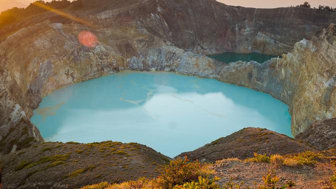 Penjelasan Badan Geologi soal Tebing Dinding Kawah Gunung Kelimutu Longsor