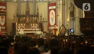 Umat Nasrani mengikuti ibadah misa Kenaikan Yesus Kristus di Gereja Katedral, Jakarta, Kamis (9/5/2024). (Liputan6.com/Herman Zakharia)