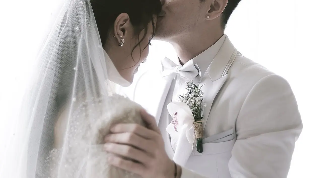 "Iya (ngidamnya) aku suka ngikut dia ke lokasi syuting. Jadi mungkin ngidamnya pengin nempel terus," kata Audi Marissa saat menjadi bintang tamu di Indosiar beberapa hari lalu.  (Instagram/audimarissa)